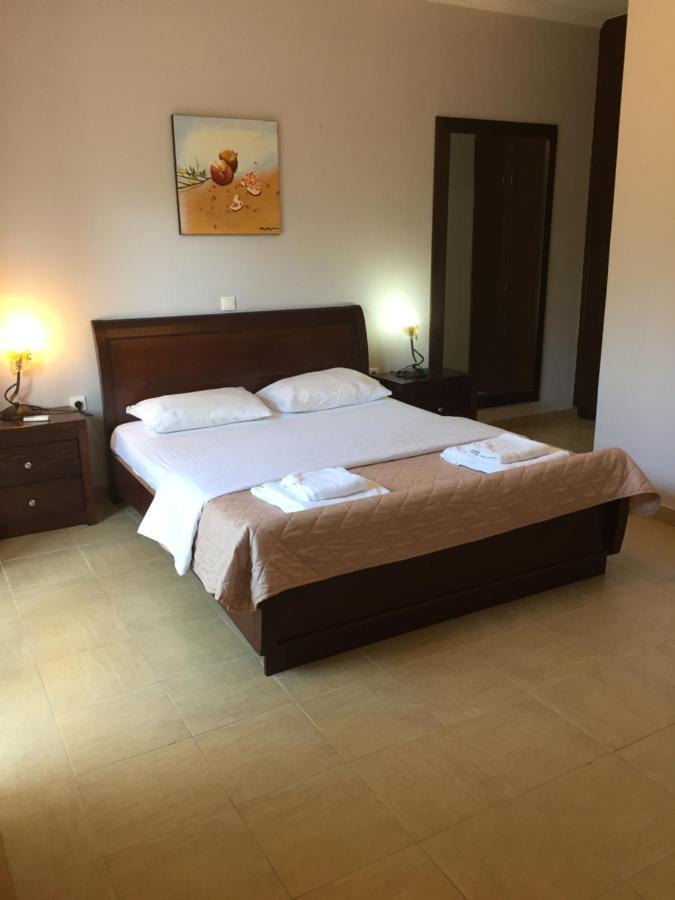 Villa Petrino - Central Flat Location Within Kassiopi. Sleeps 8 Exteriör bild