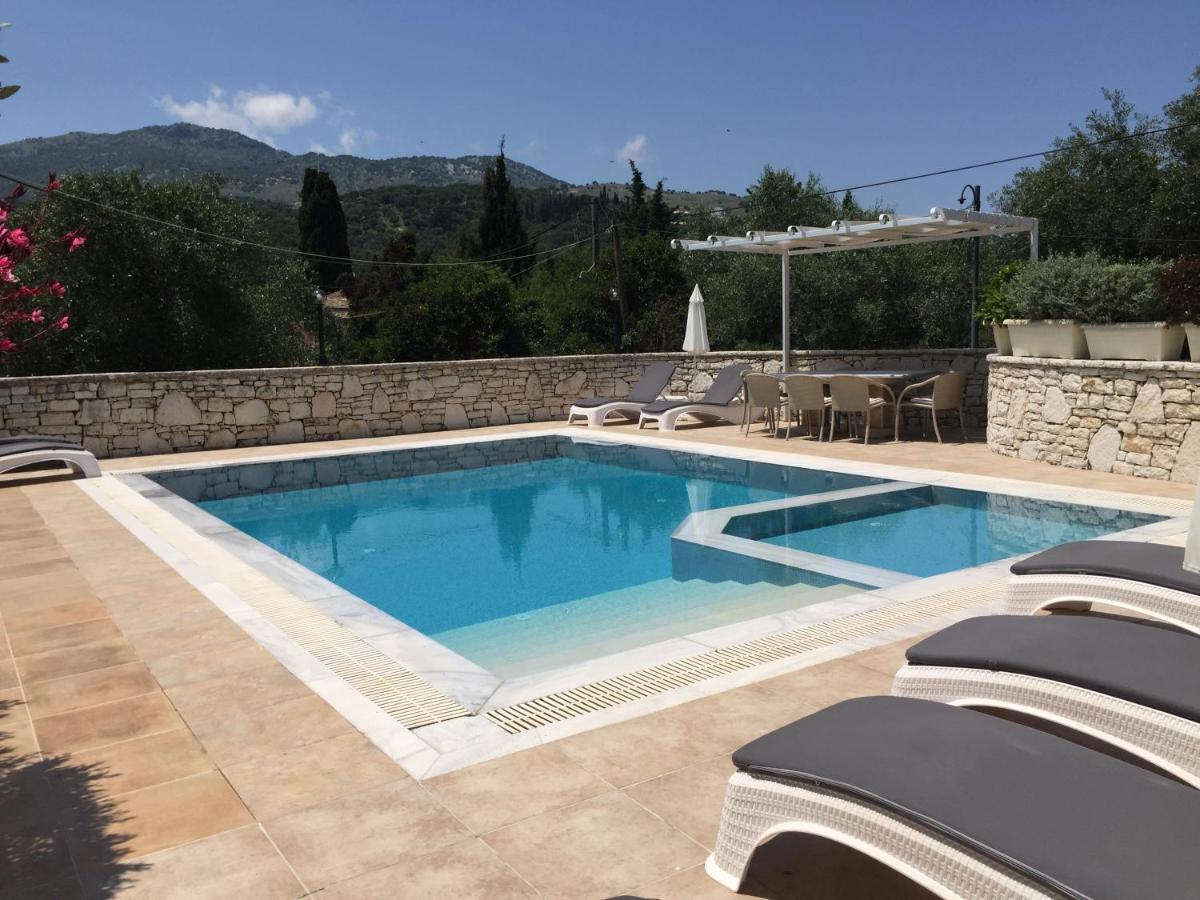 Villa Petrino - Central Flat Location Within Kassiopi. Sleeps 8 Exteriör bild