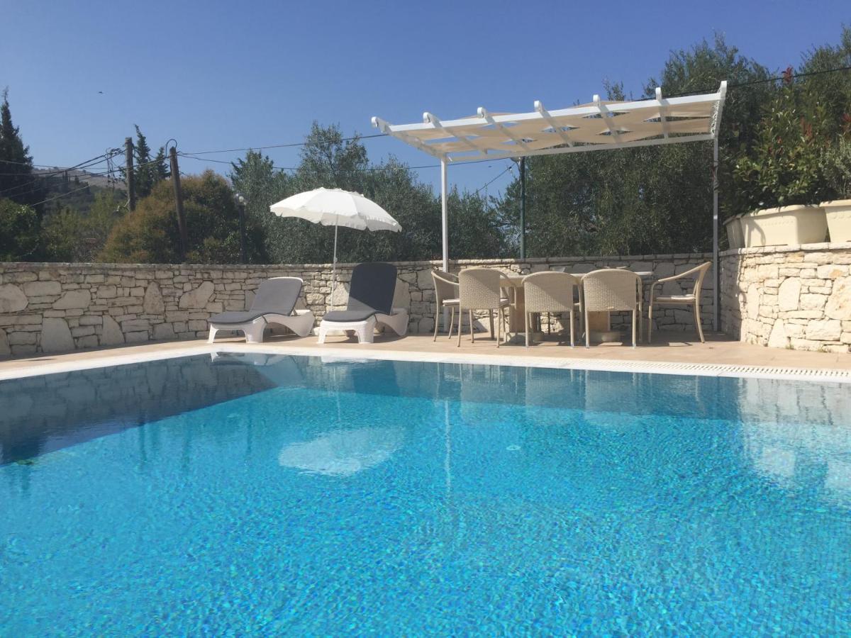 Villa Petrino - Central Flat Location Within Kassiopi. Sleeps 8 Exteriör bild