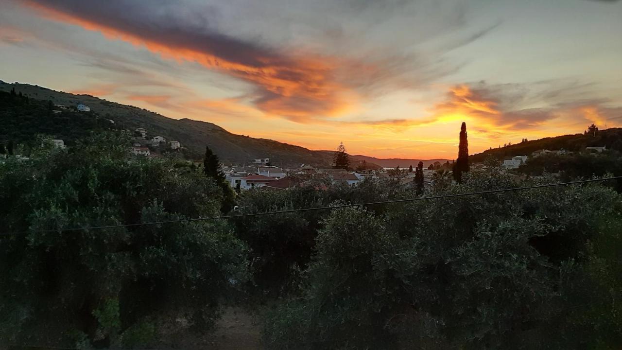Villa Petrino - Central Flat Location Within Kassiopi. Sleeps 8 Exteriör bild