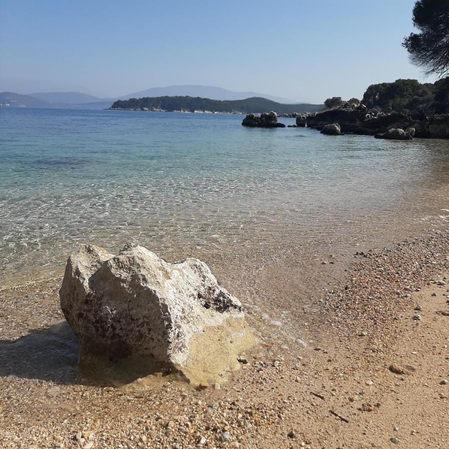 Villa Petrino - Central Flat Location Within Kassiopi. Sleeps 8 Exteriör bild