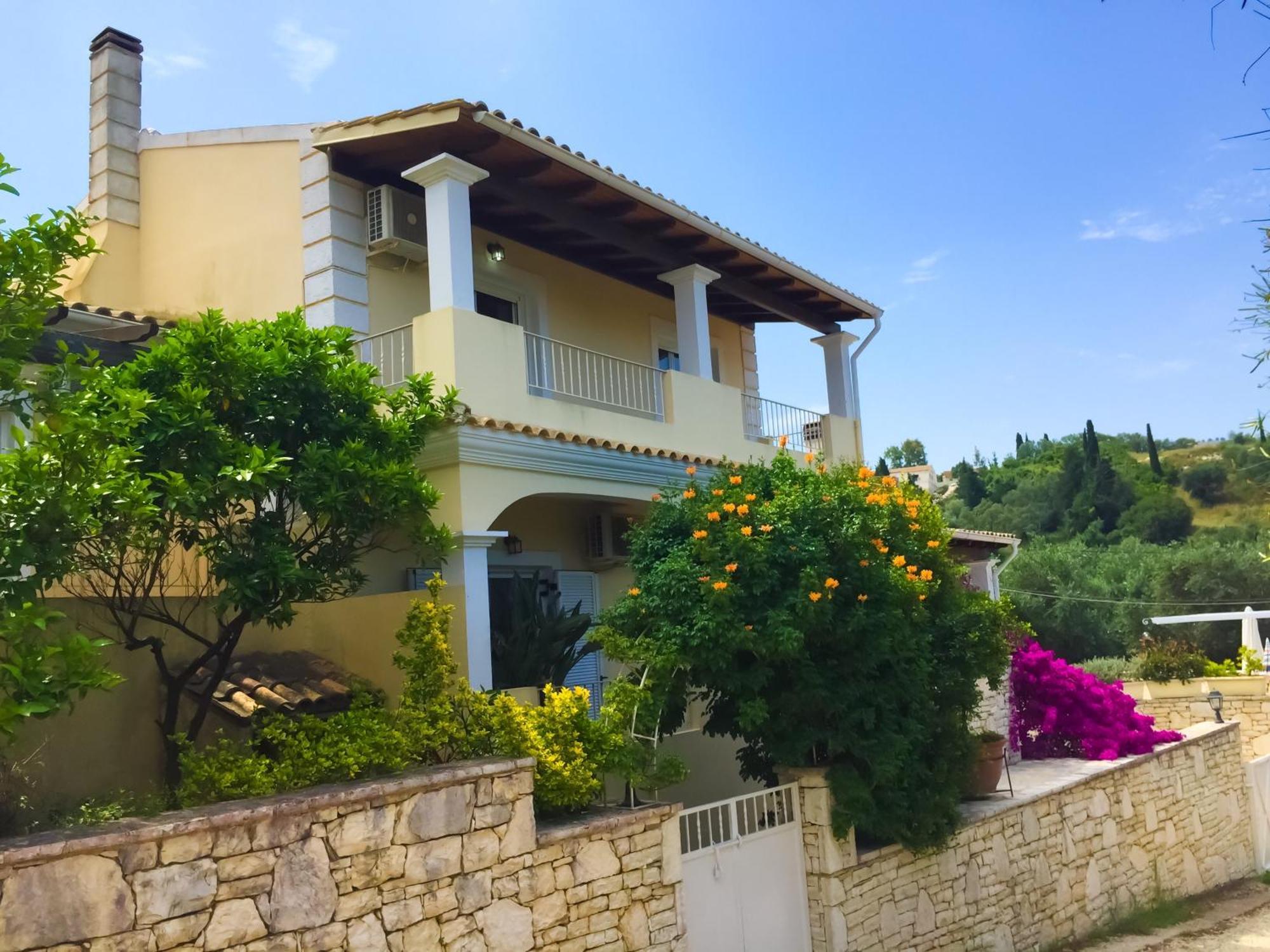 Villa Petrino - Central Flat Location Within Kassiopi. Sleeps 8 Exteriör bild